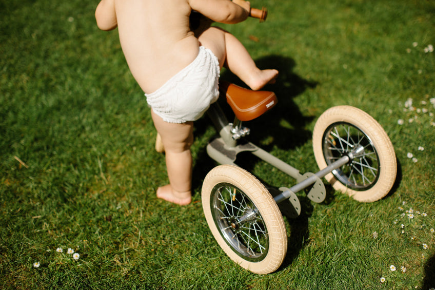 How to Choose Between Diapers and Pull-Ups